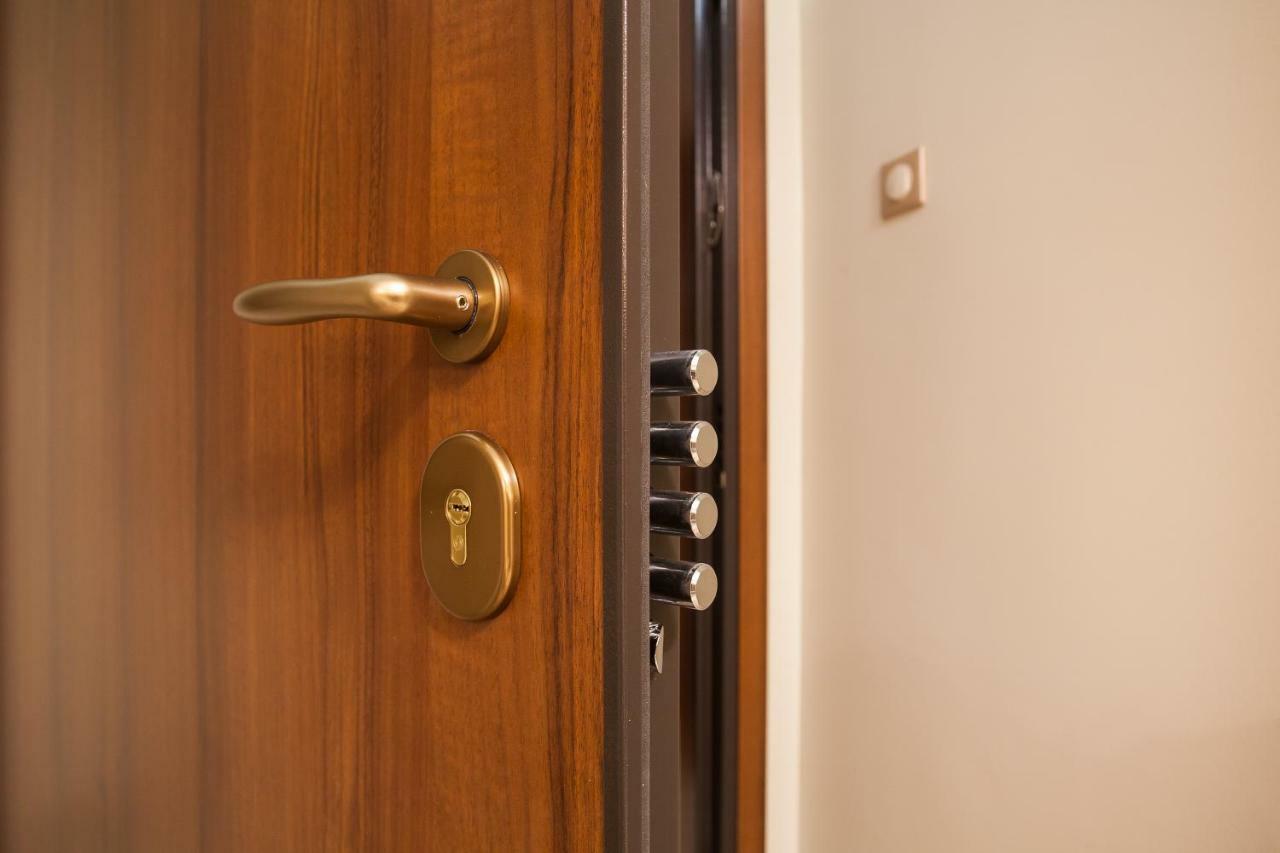 Pretty Rooms In Gold And Blue Apartment In Safe Central Area Ateny Zewnętrze zdjęcie